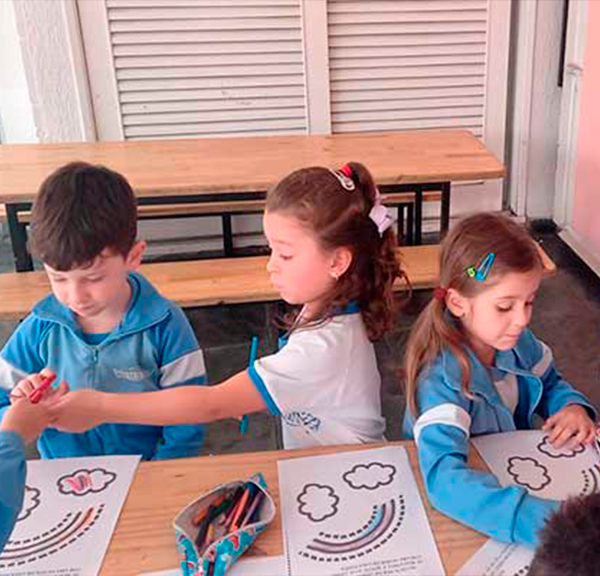Criado e dirigido por educadores